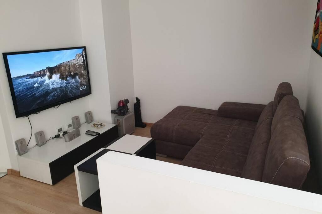 Your Lovely Home, Porta Venezia-1 Queen Bed, 3 Single Beds, 1 Sofa Bed- Milan Exterior photo